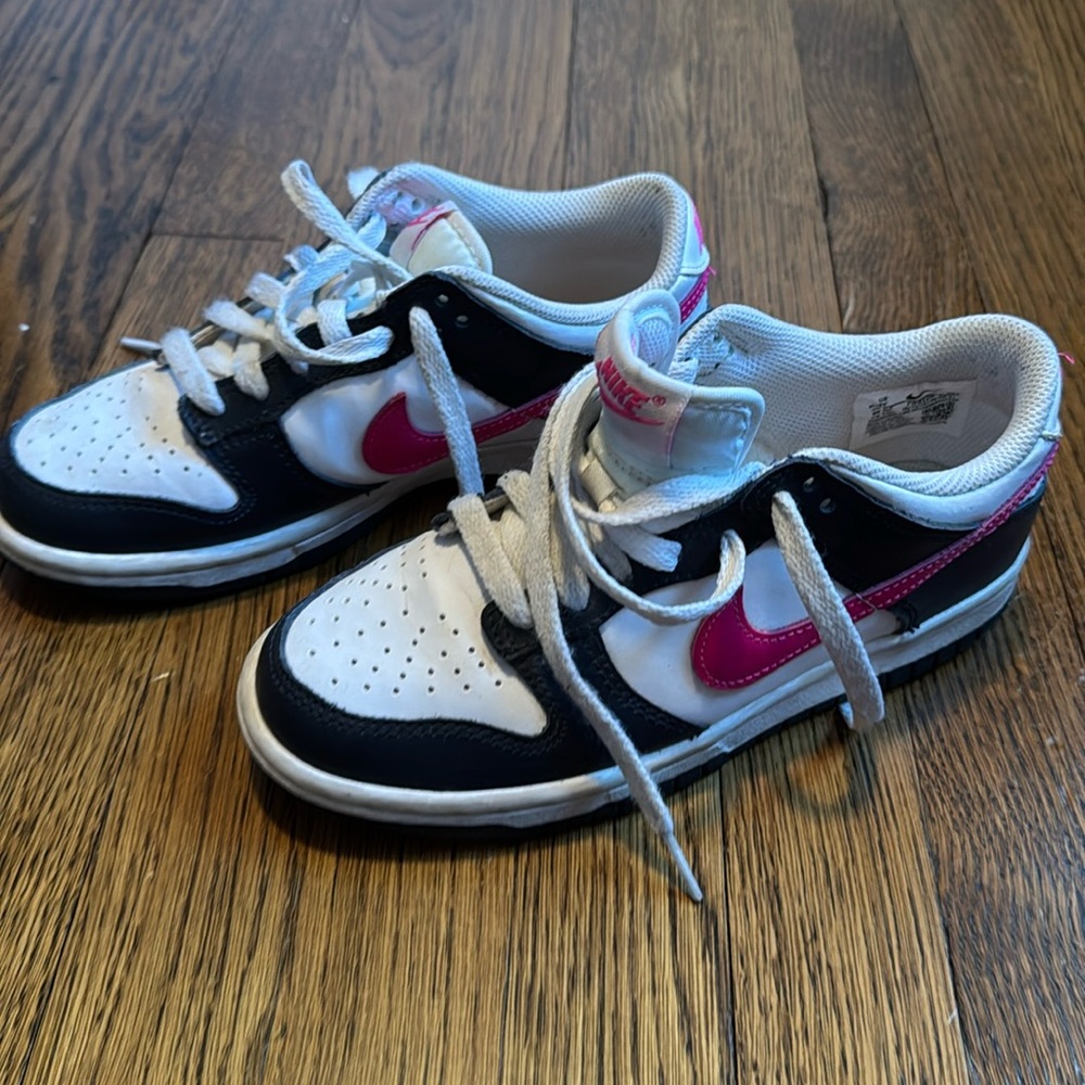 Nike dunks kids size 4